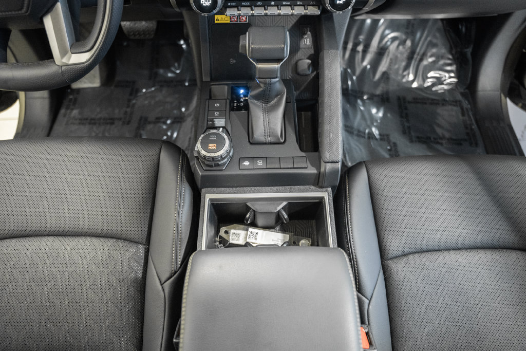 Used 2025 Toyota Tacoma Limited AWD/4WD image 36