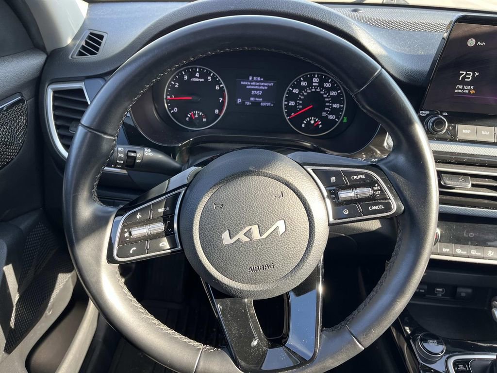 Used 2022 Kia Seltos Nightfall Edition image 12