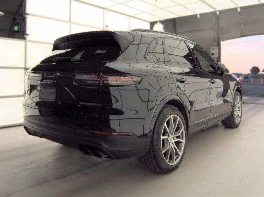 Used 2020 Porsche Cayenne S w/ Premium Package AWD/4WD image 2