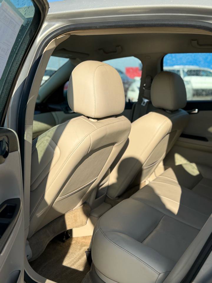 Used 2011 Chevrolet Impala LT w/ Luxury Edition Package image 7