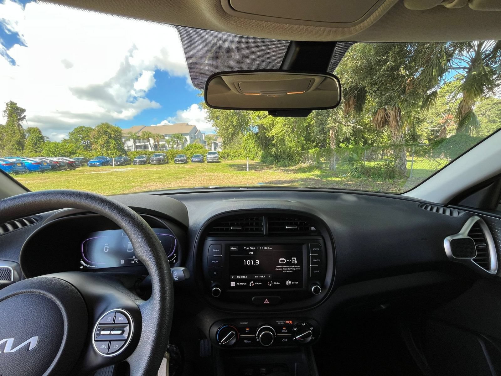 Used 2025 Kia Soul LX w/ LX Technology Package FWD image 30