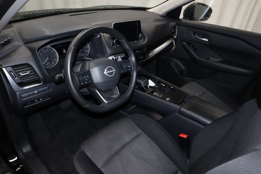 Certified 2025 Nissan Rogue SV FWD image 24
