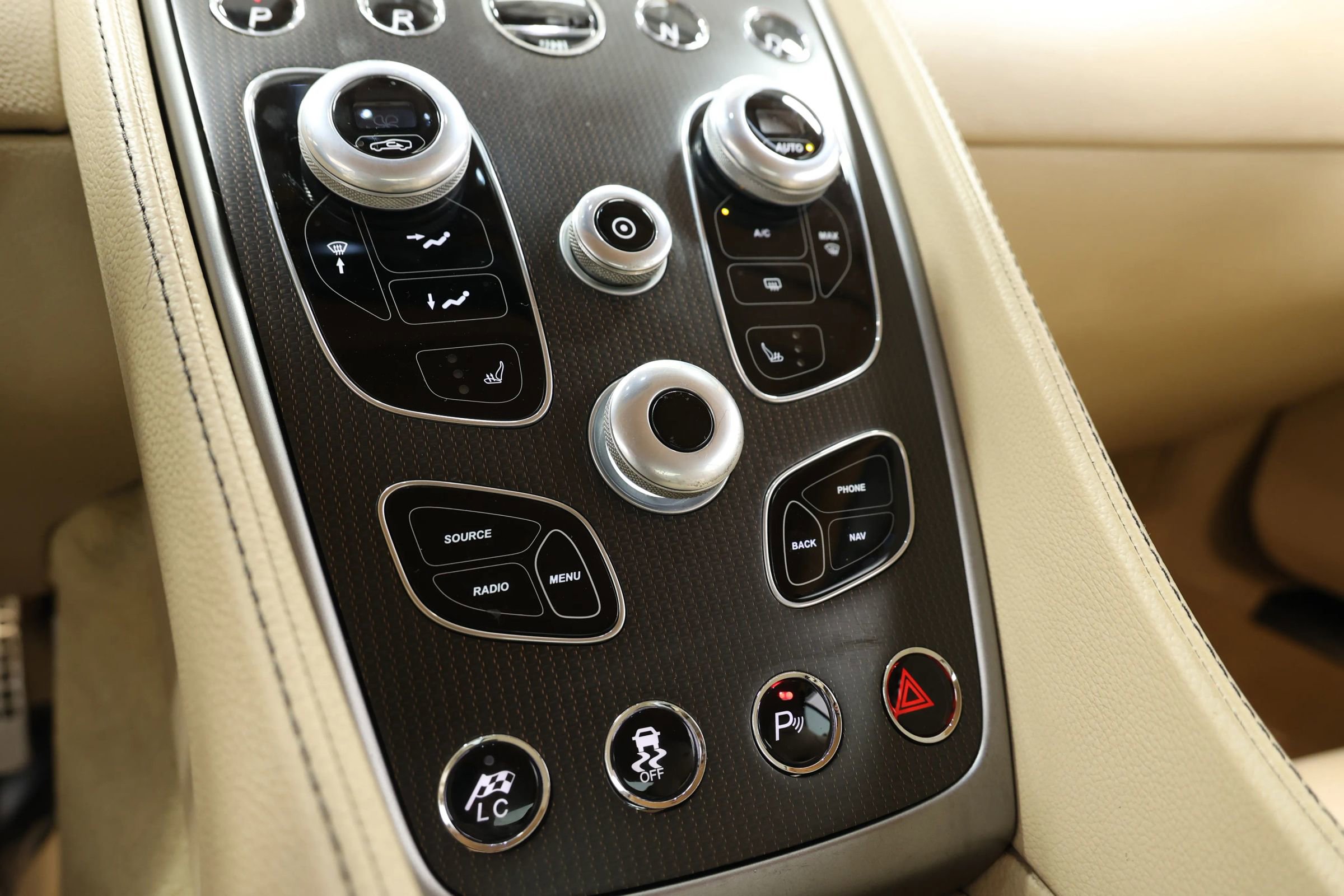 Used 2016 Aston Martin Vanquish Volante image 38