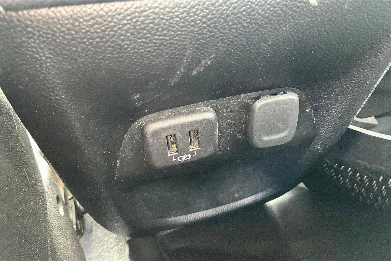 Used 2022 GMC Canyon Elevation image 39