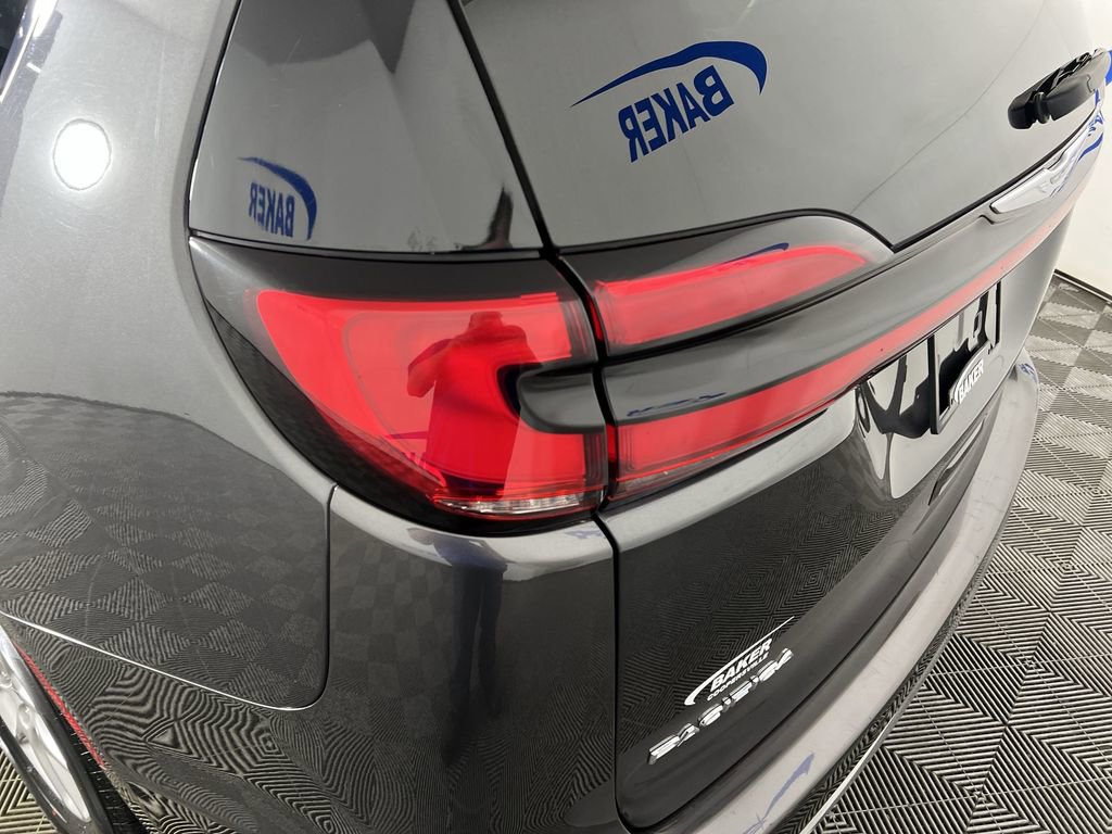 Used 2023 Chrysler Pacifica Touring-L image 36