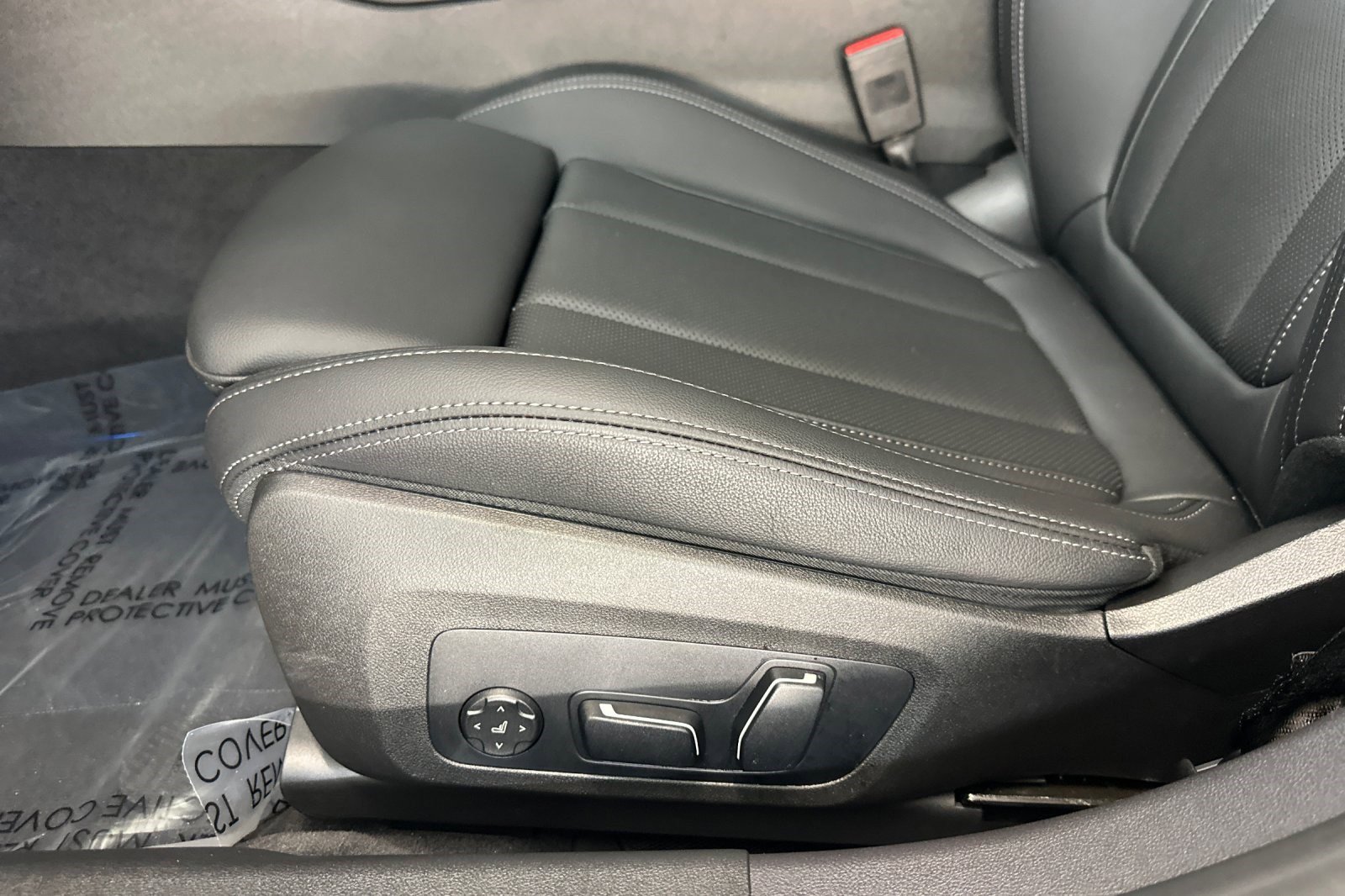Used 2025 BMW 330i Sedan w/ Premium Package RWD image 14