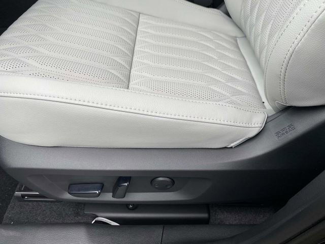 New 2025 Mitsubishi Outlander AWD image 11