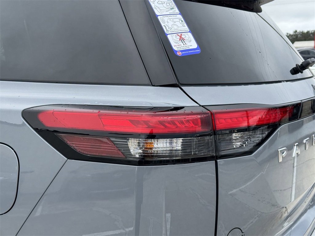 New 2025 Nissan Pathfinder Platinum w/ Lighting Package (N93) image 8