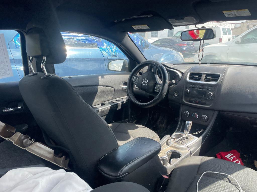 Used 2013 Dodge Avenger SE FWD image 6