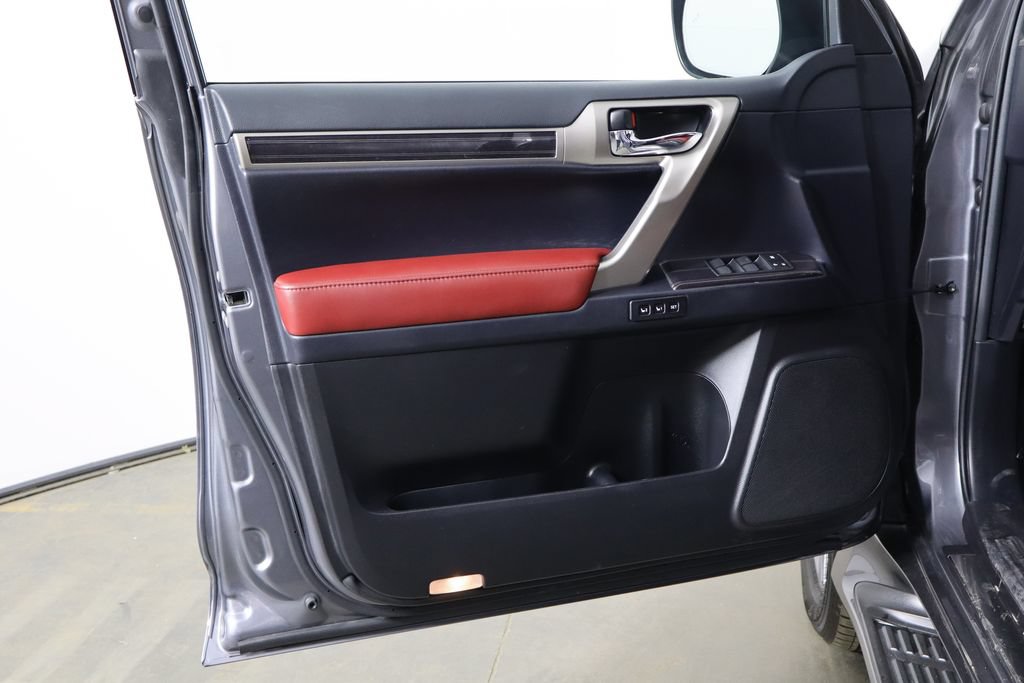 Used 2021 Lexus GX 460 Luxury w/ Accessory Package AWD/4WD image 19