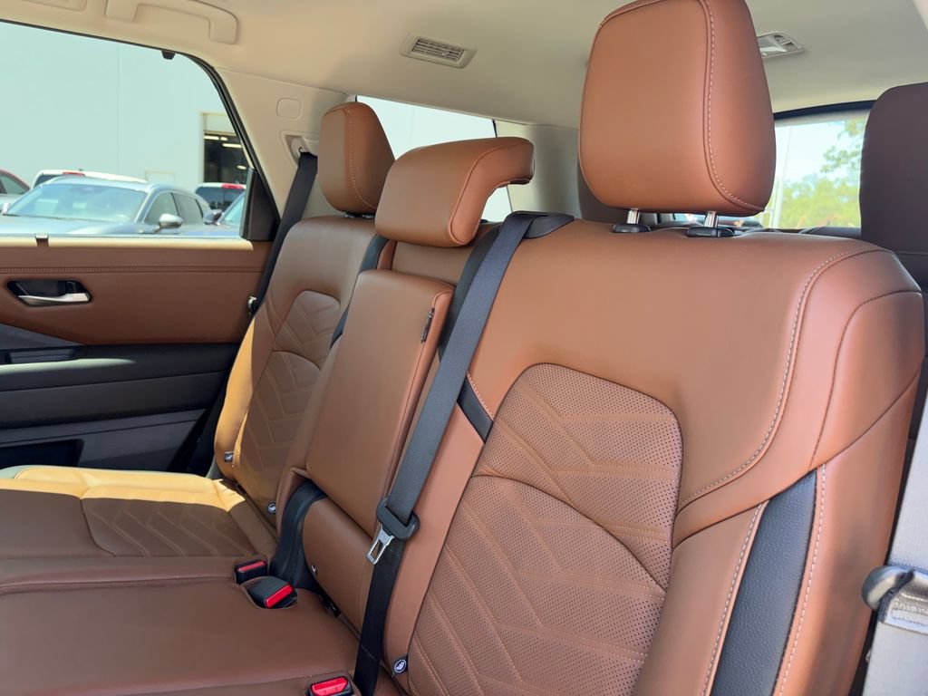Used 2025 Nissan Pathfinder Platinum w/ Cargo Package FWD image 26