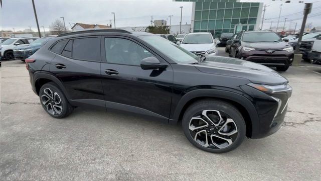 New 2026 Chevrolet Trax RS w/ Sunroof Package image 3