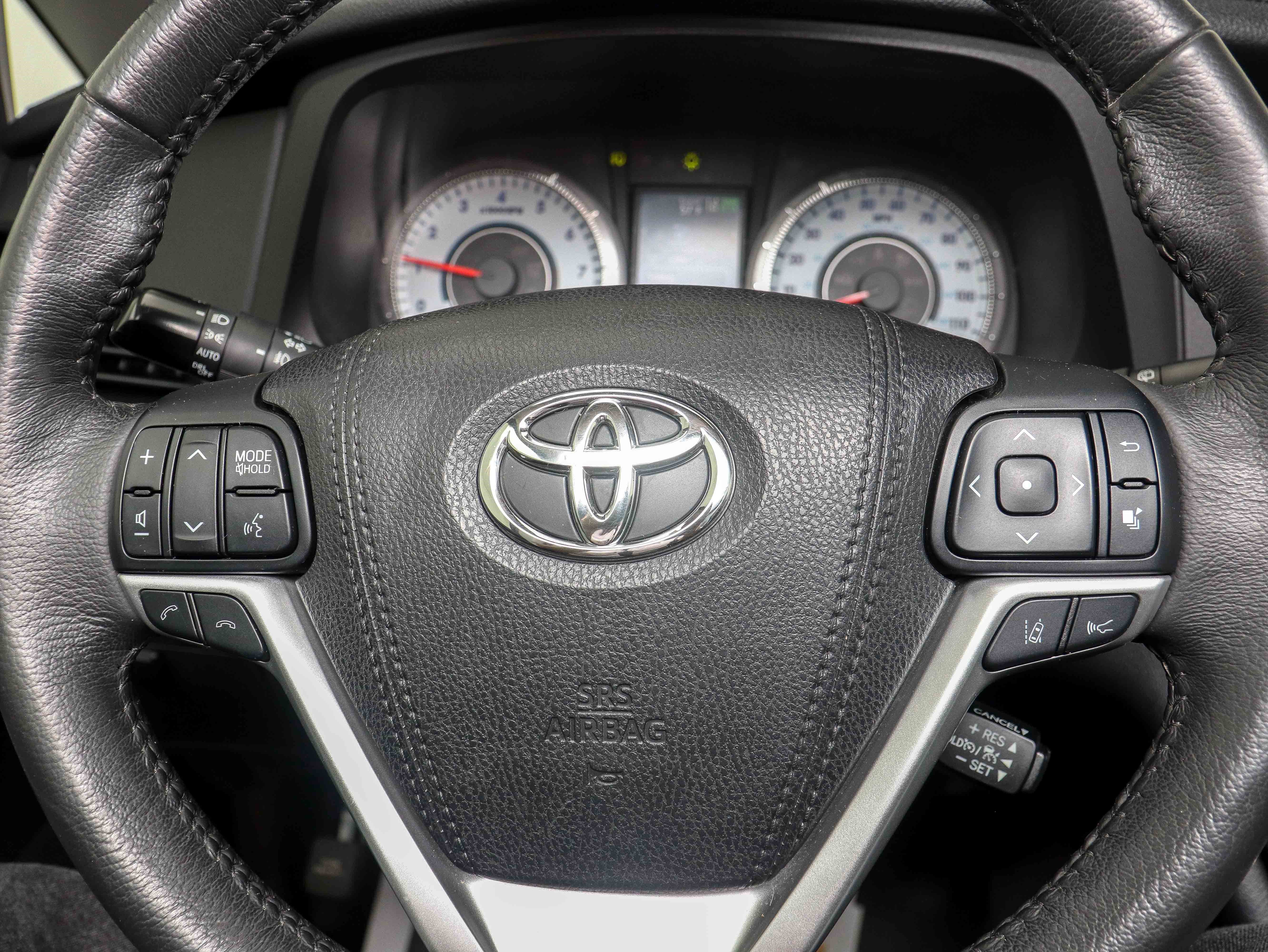 Used 2018 Toyota Sienna SE Premium w/ Carpet Mat Package image 28