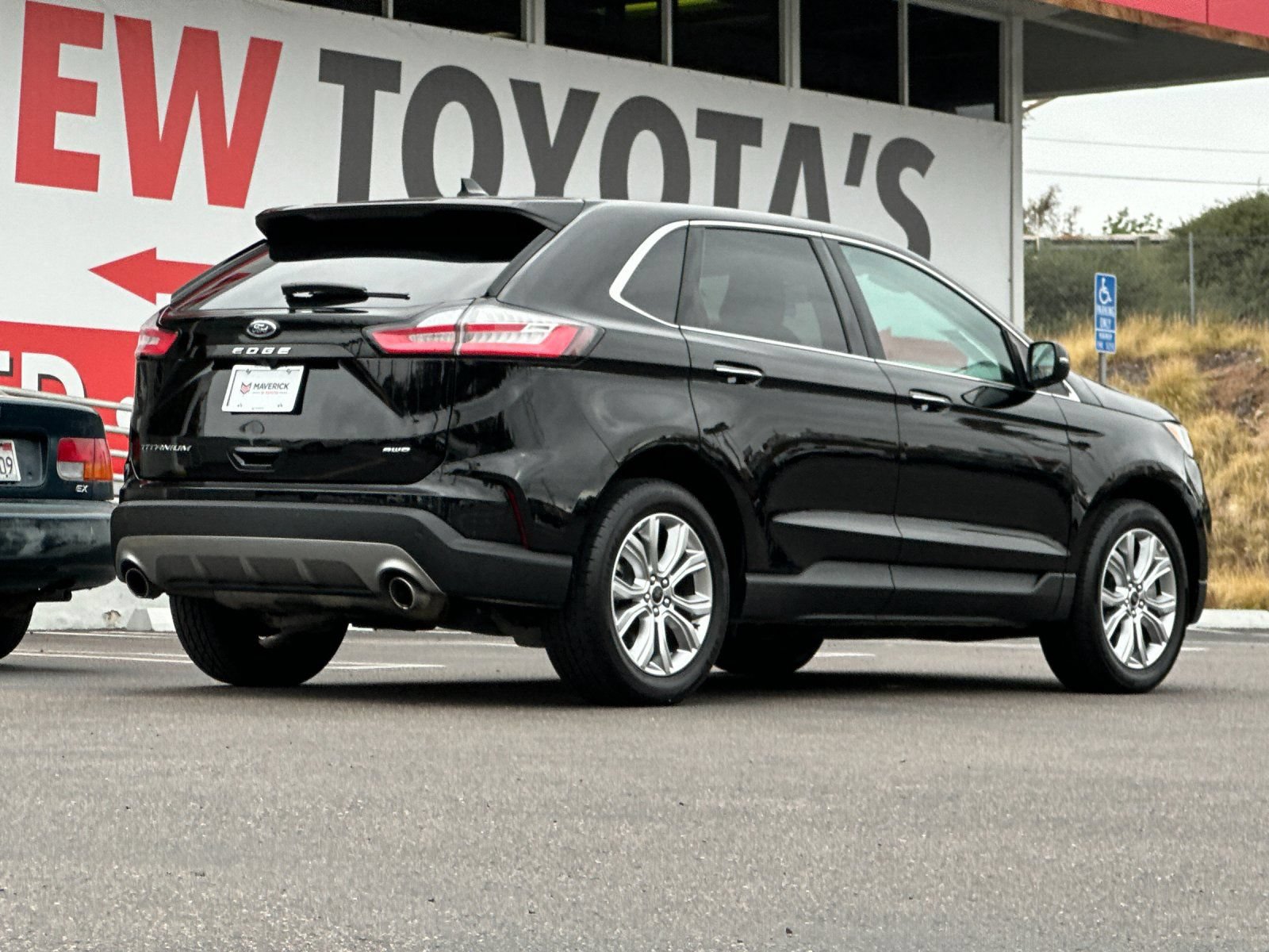 Used 2024 Ford Edge Titanium AWD/4WD image 5