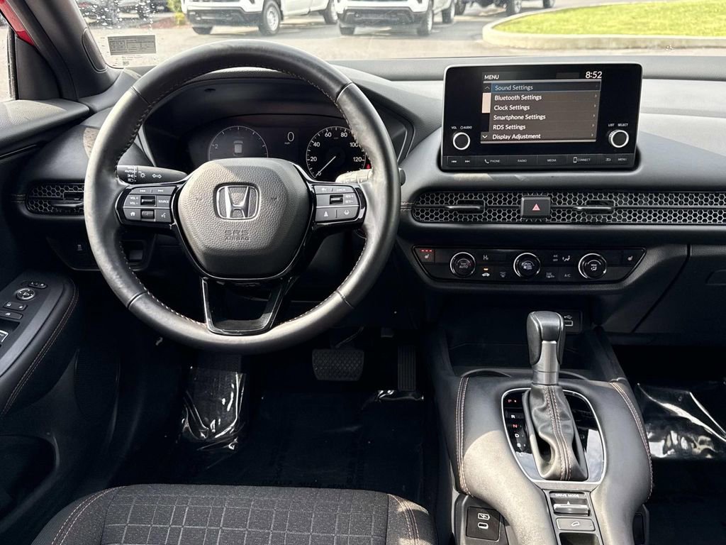 Used 2025 Honda HR-V Sport image 3