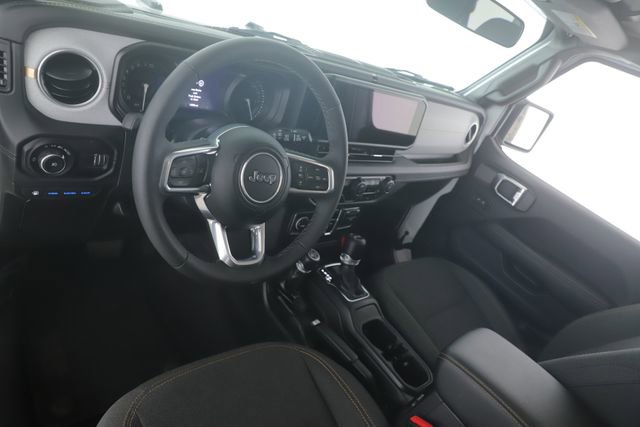 Used 2025 Jeep Wrangler Unlimited Sahara w/ Safety Group image 17