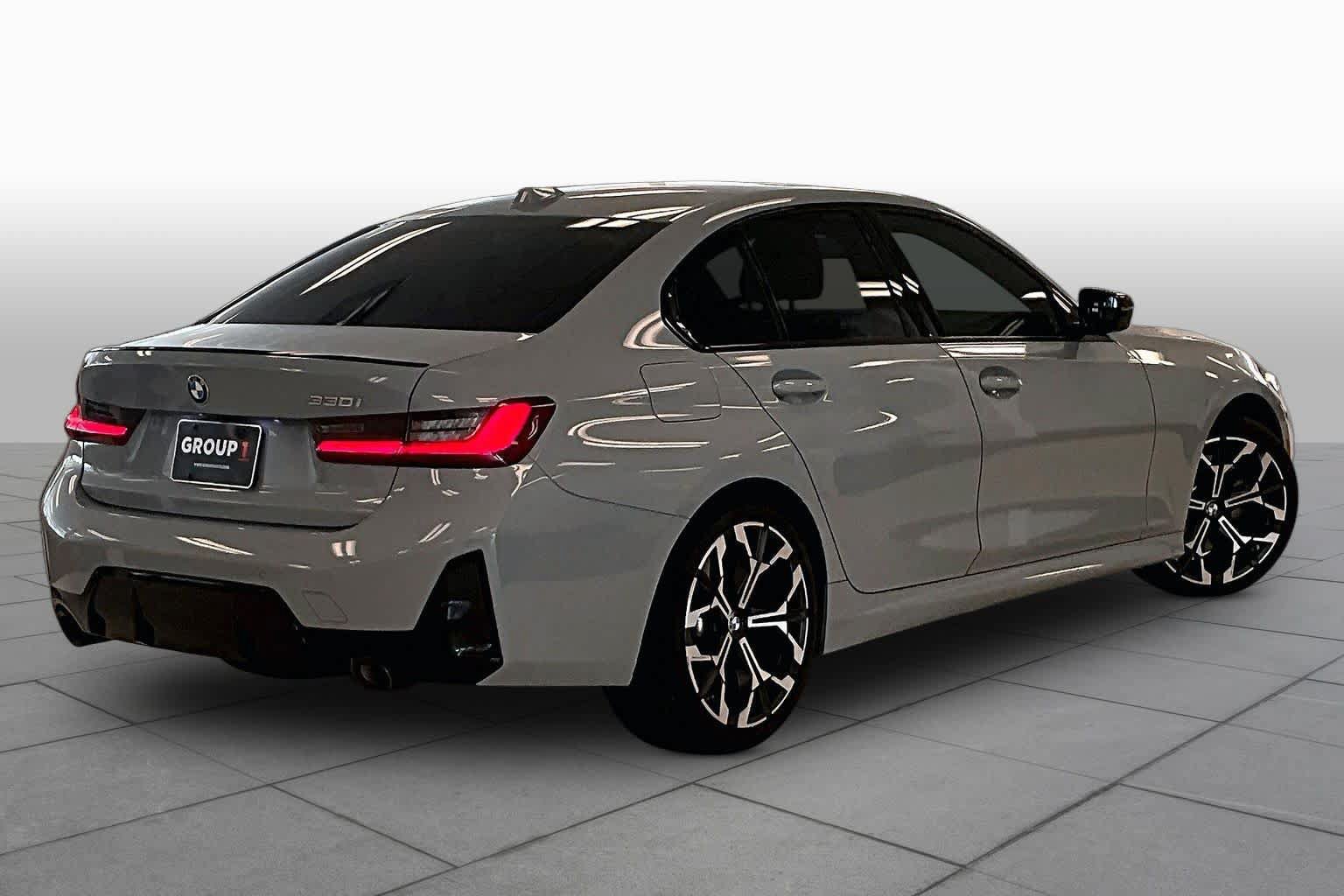 Used 2025 BMW 330i Sedan w/ M Sport Package RWD image 11