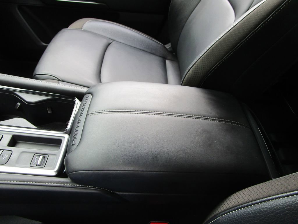 Used 2024 Nissan Pathfinder SL image 39