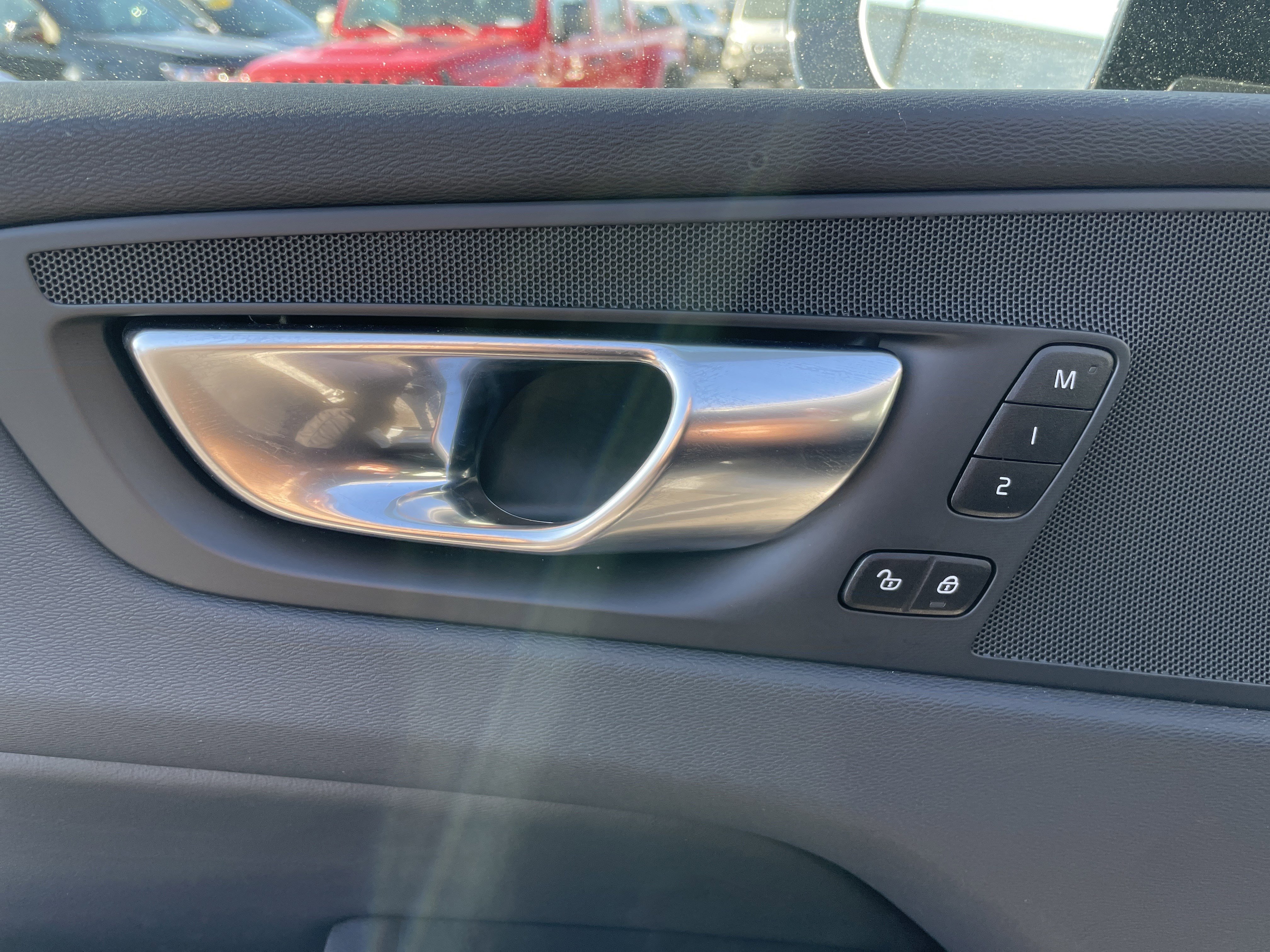 Used 2025 Volvo XC60 B5 Plus image 36