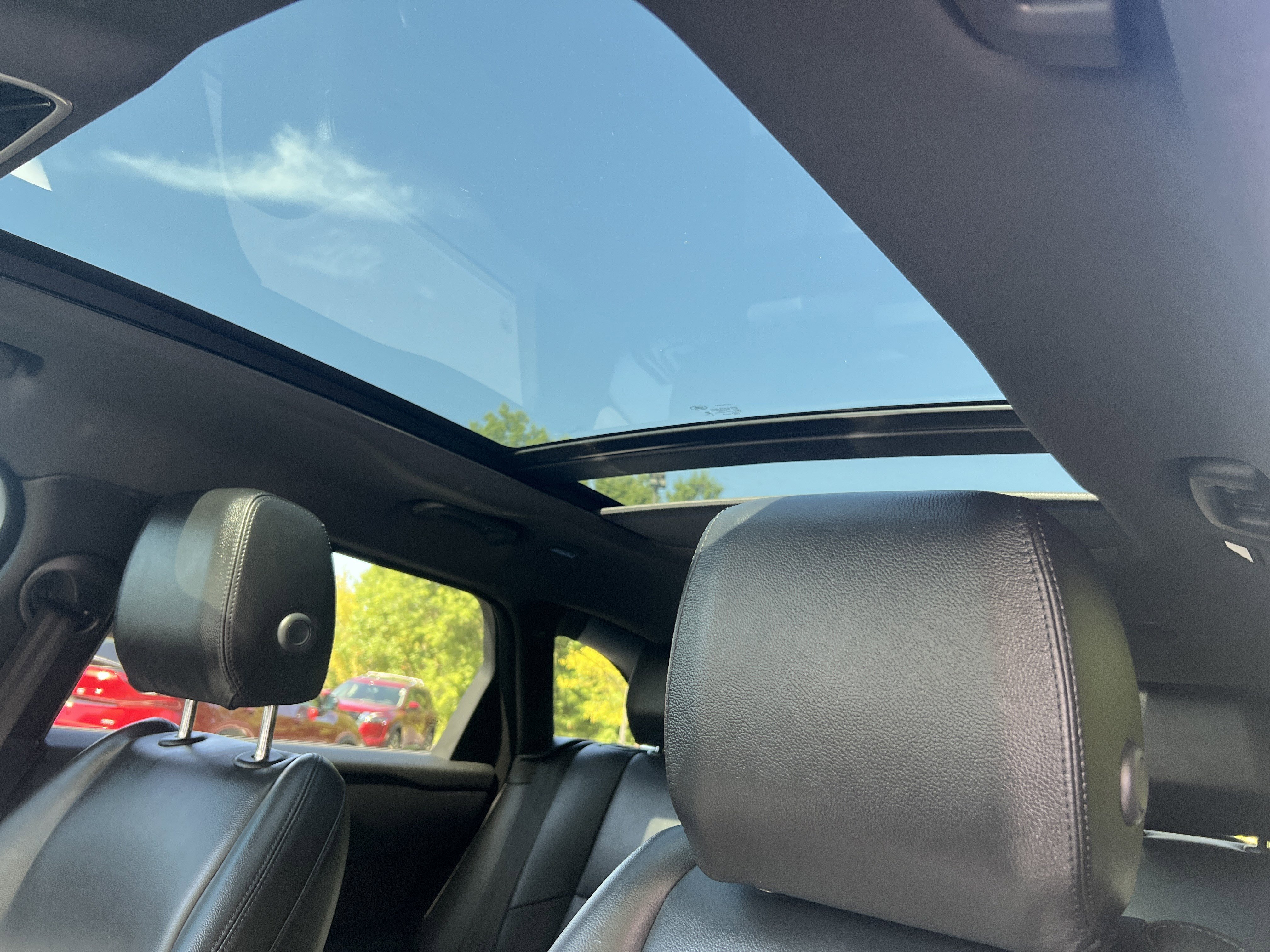 Certified 2024 Land Rover Range Rover Velar Dynamic SE image 25