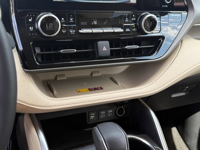 Used 2025 Toyota Highlander Limited FWD image 19