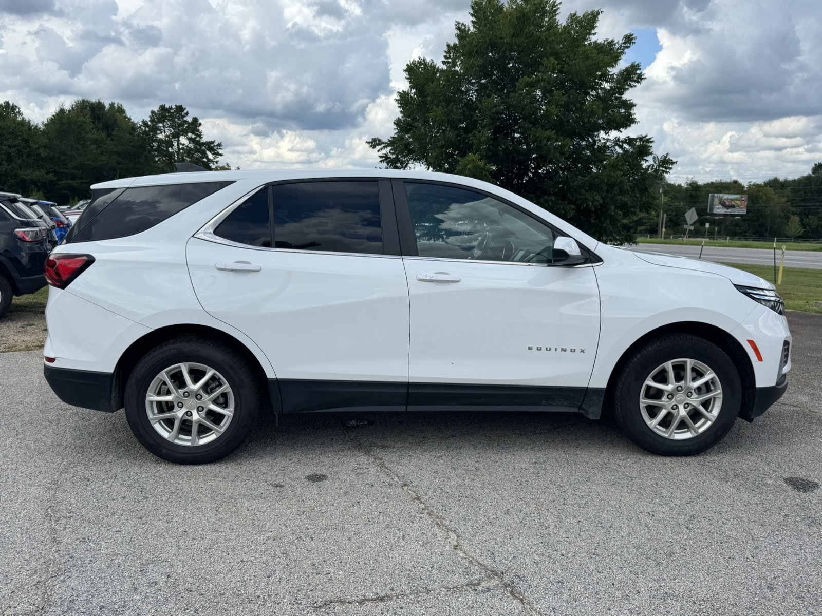 Used 2024 Chevrolet Equinox LT AWD/4WD image 4