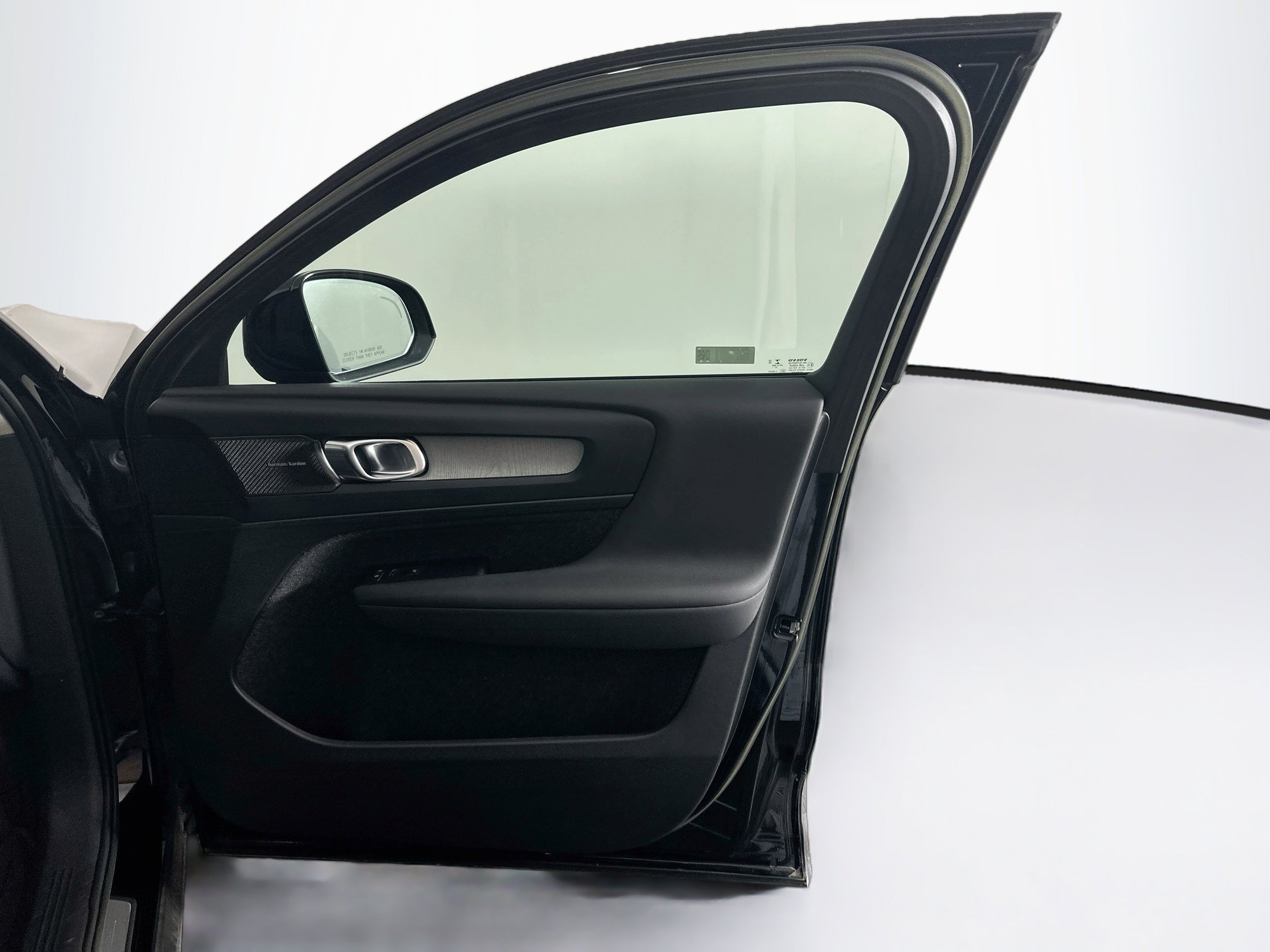 Used 2023 Volvo XC40 B4 Ultimate FWD image 34