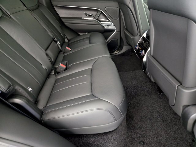 New 2026 Land Rover Range Rover SE AWD/4WD image 17