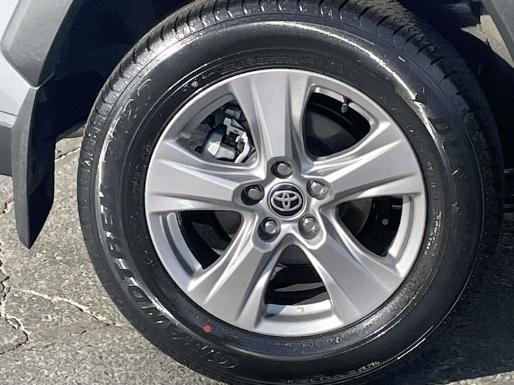 Used 2025 Toyota RAV4 XLE FWD image 13