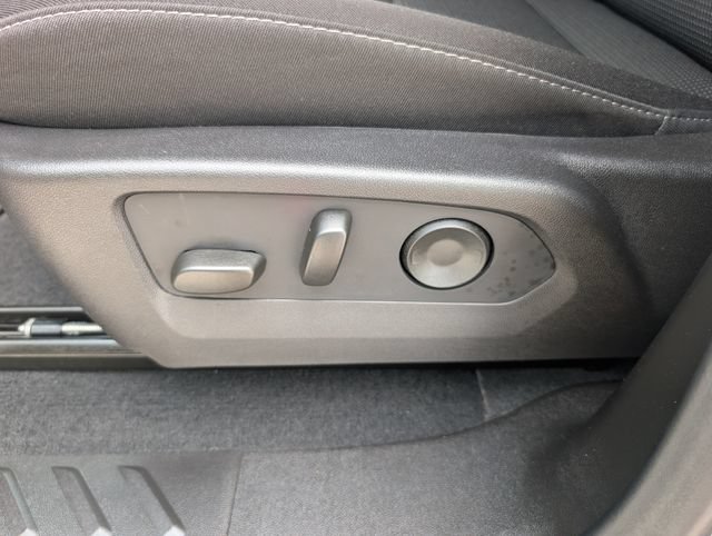 Used 2025 GMC Canyon Elevation w/ Convenience Package RWD image 16
