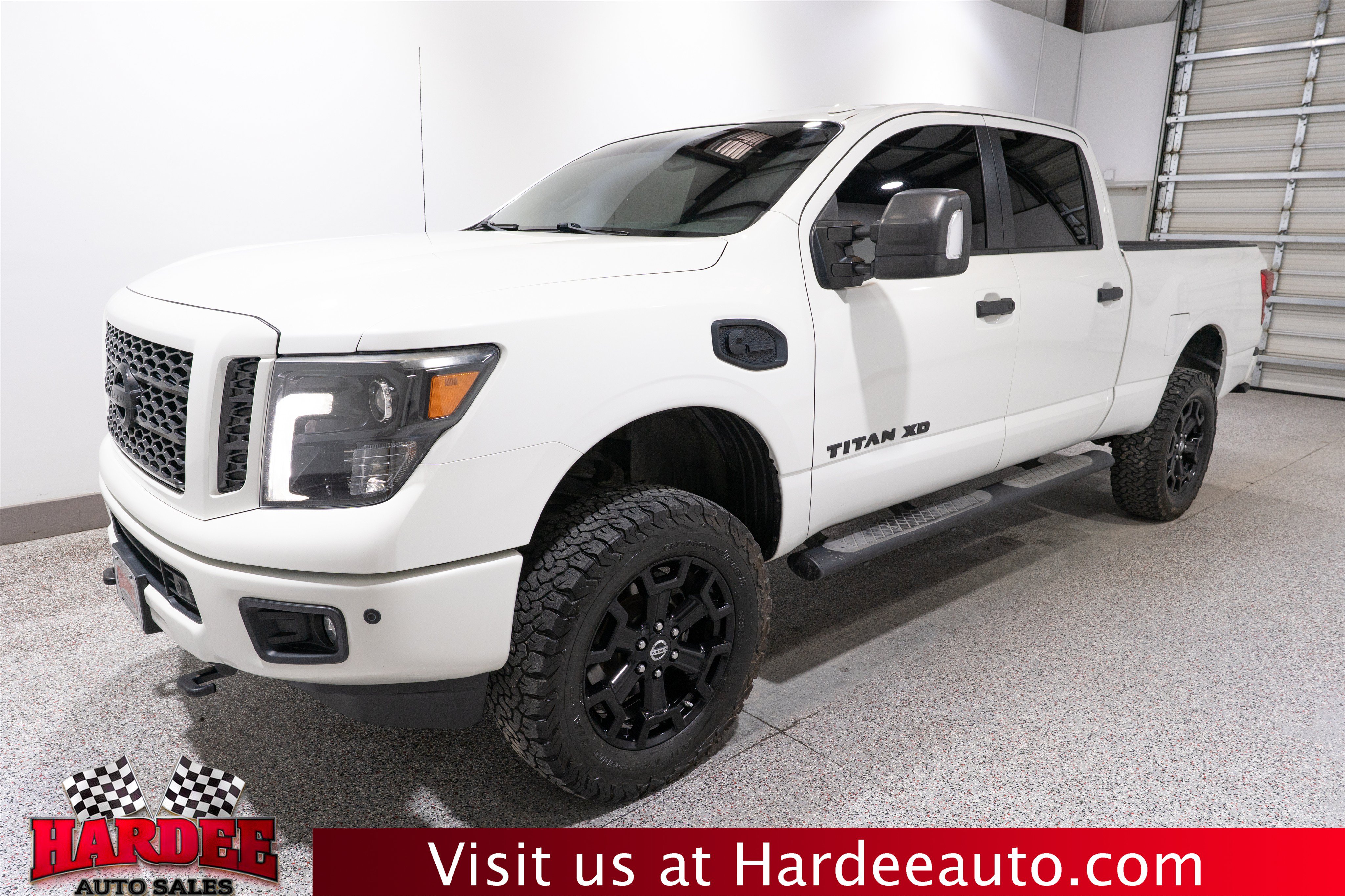 Used 2019 Nissan Titan SL w/ Midnight Edition AWD/4WD image 2