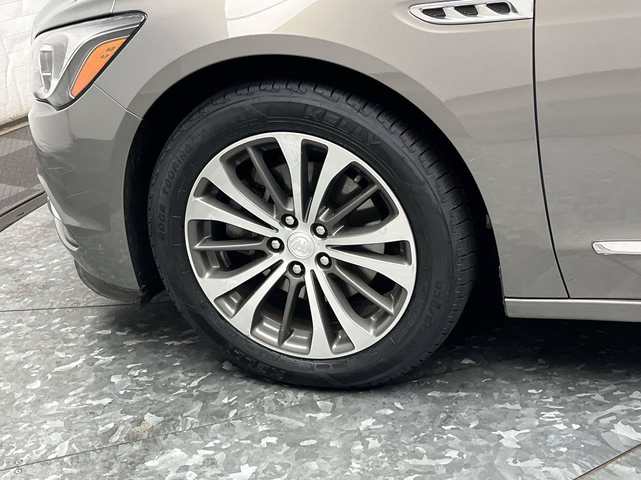 Used 2017 Buick LaCrosse Essence FWD image 30