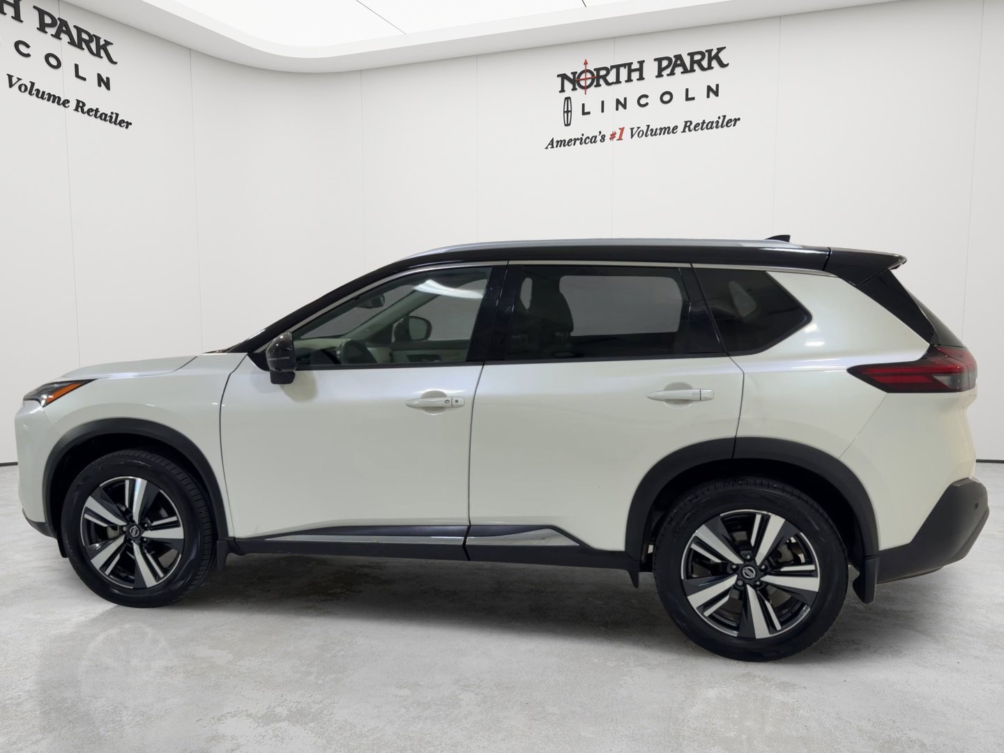 Used 2021 Nissan Rogue SL w/ Premium Package FWD image 7