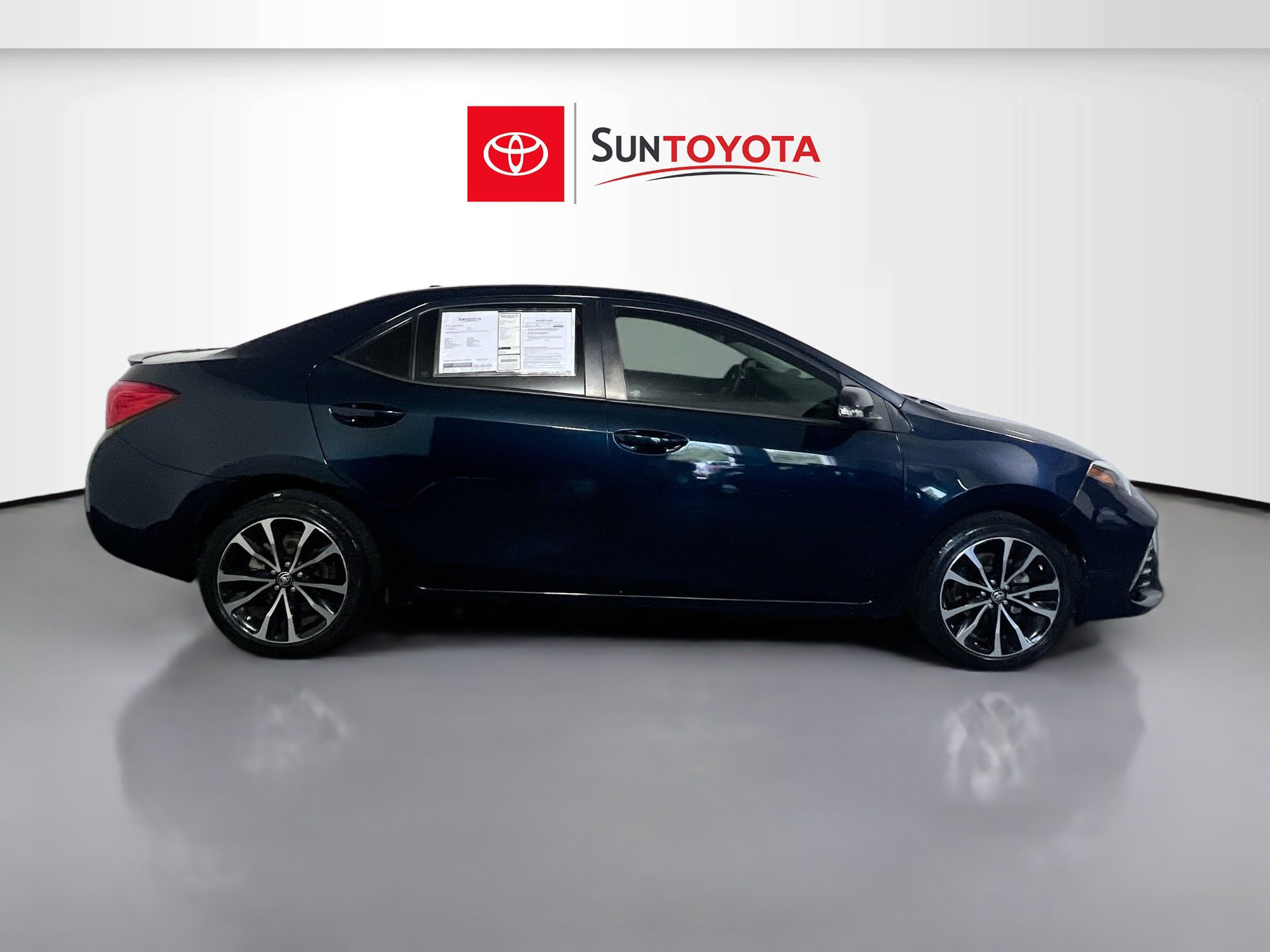 Used 2017 Toyota Corolla XSE FWD image 2
