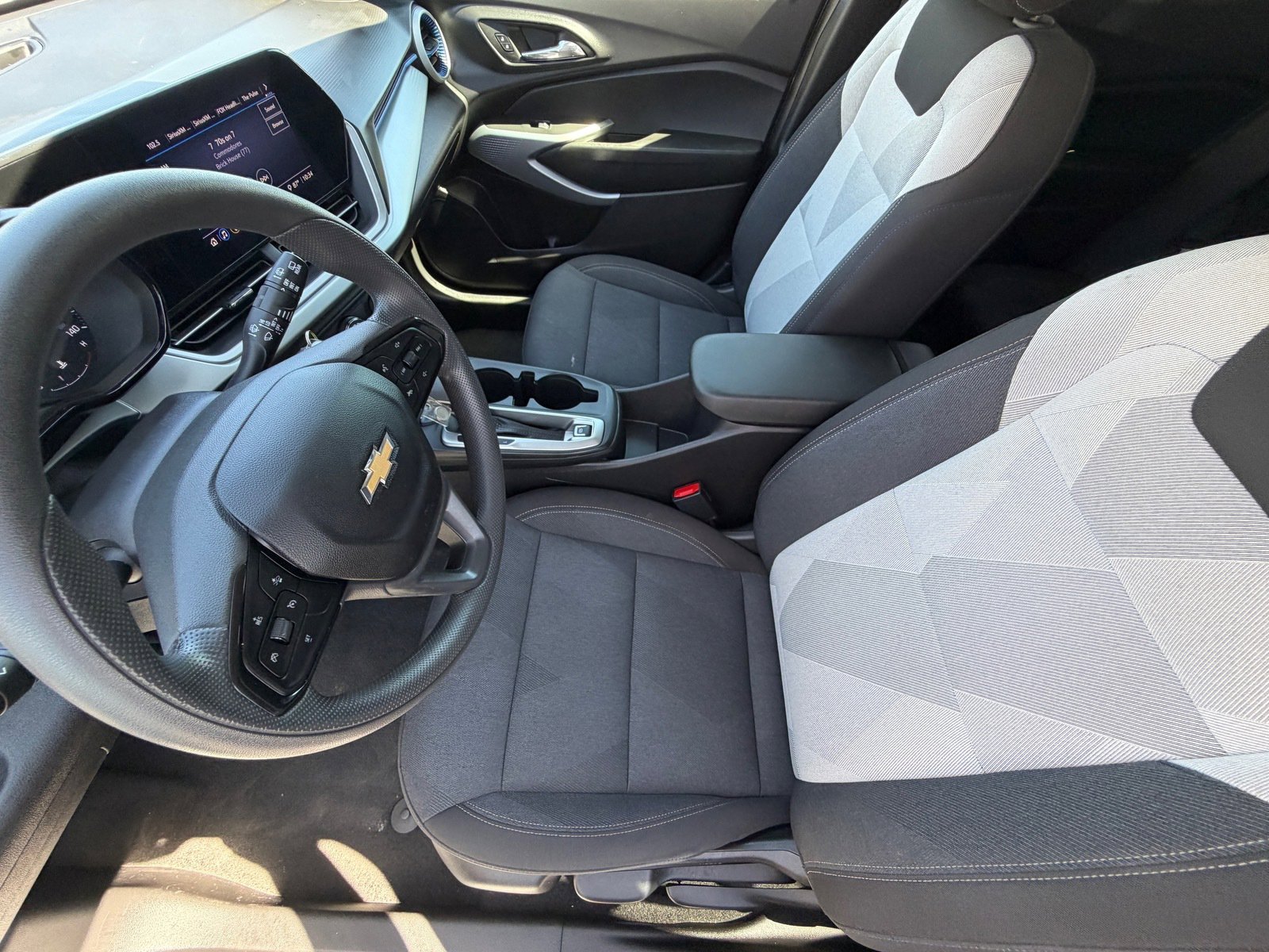 Used 2025 Chevrolet Trax LS image 14