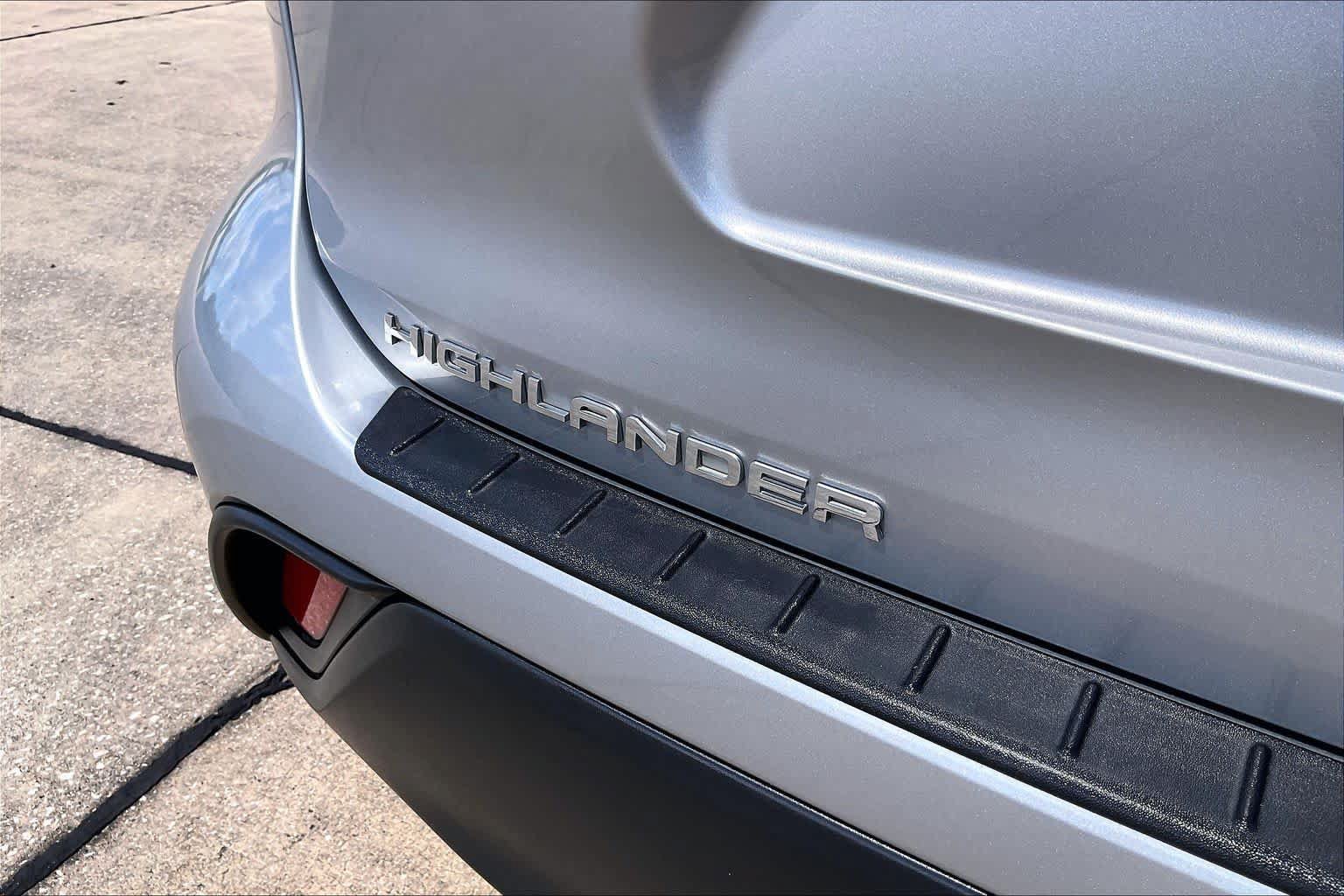 Used 2022 Toyota Highlander XLE FWD image 10