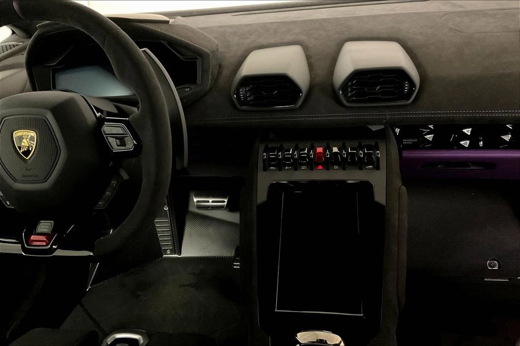 Used 2024 Lamborghini Huracan Tecnica image 11