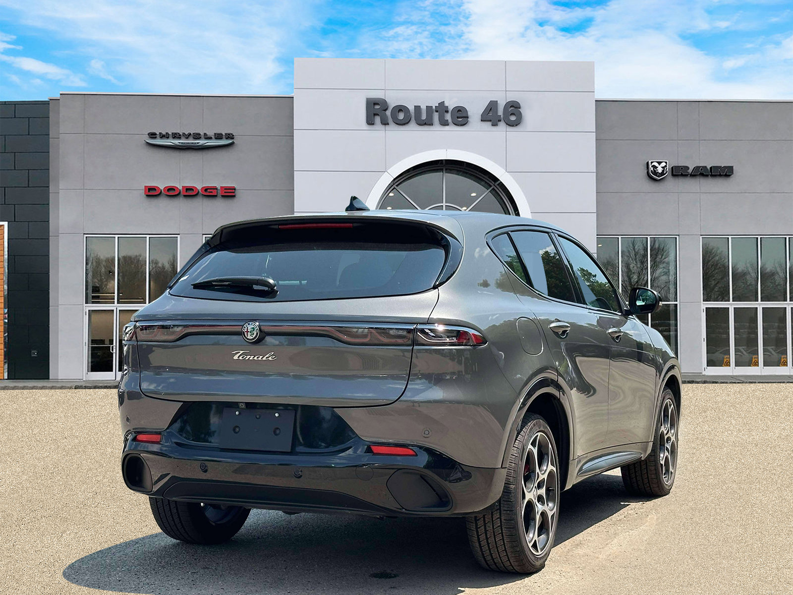 Used 2025 Alfa Romeo Tonale w/ Premium Package AWD/4WD image 5