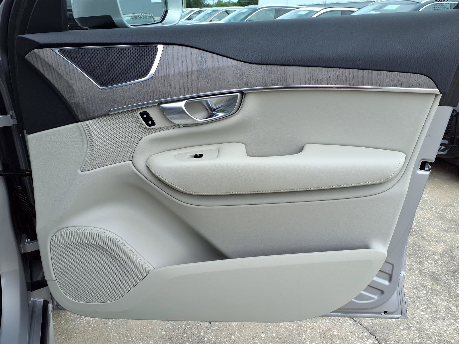 Certified 2023 Volvo XC90 B6 Plus AWD/4WD image 13