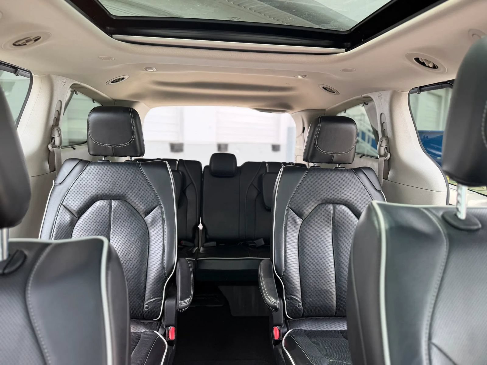 Used 2023 Chrysler Pacifica Limited FWD image 37