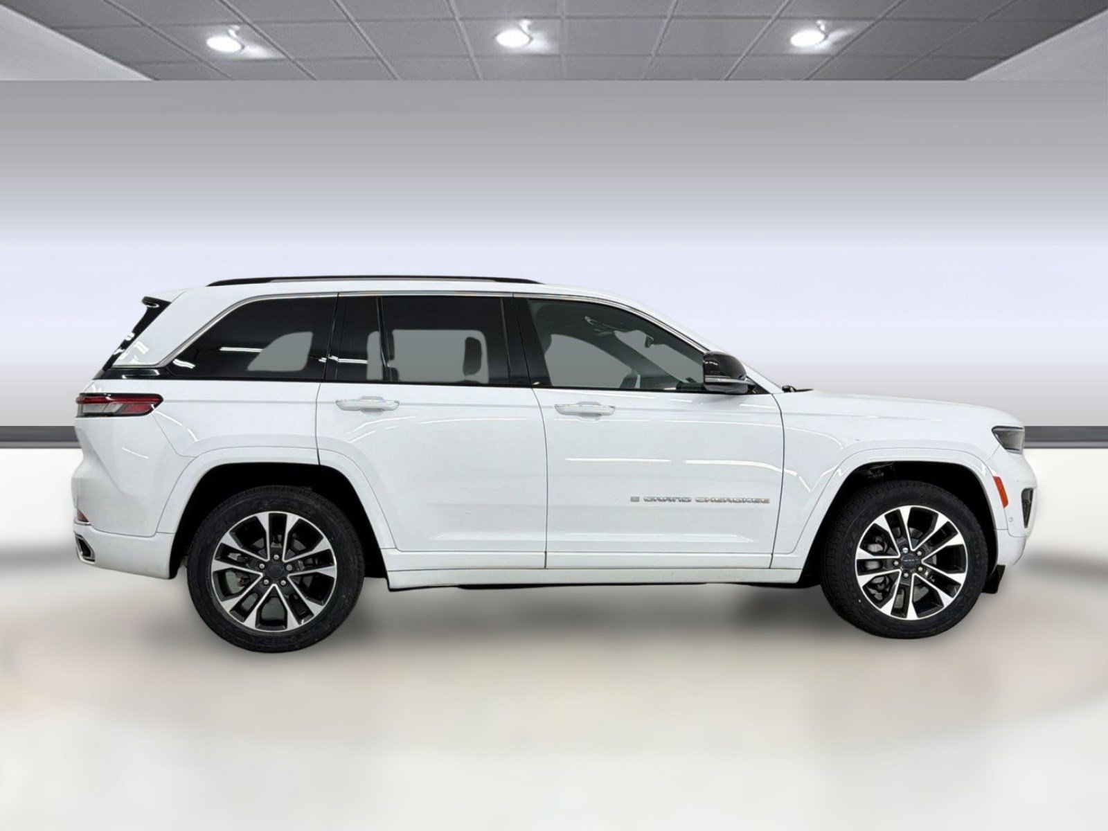 Used 2023 Jeep Grand Cherokee Overland AWD/4WD image 8