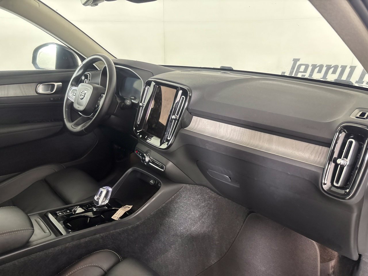 Used 2026 Volvo XC40 B5 Plus AWD/4WD image 33