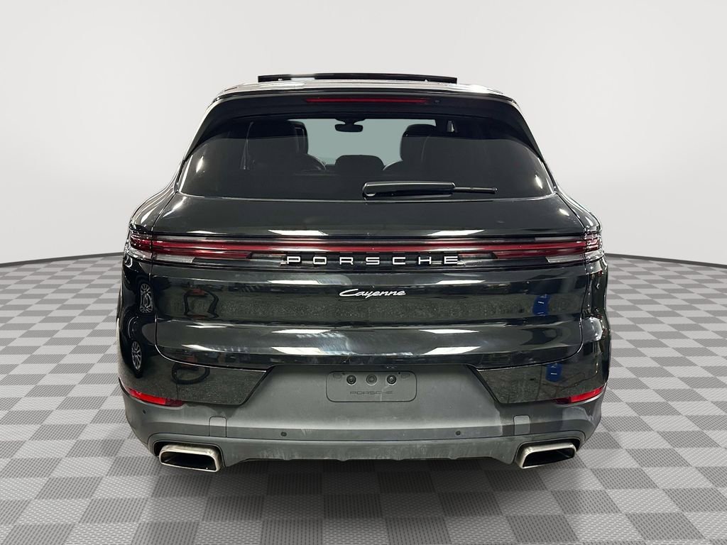 Used 2025 Porsche Cayenne image 3
