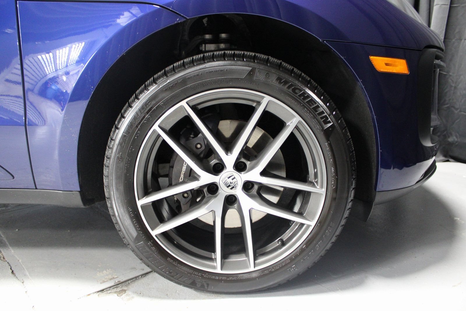 Certified 2025 Porsche Macan AWD/4WD image 21