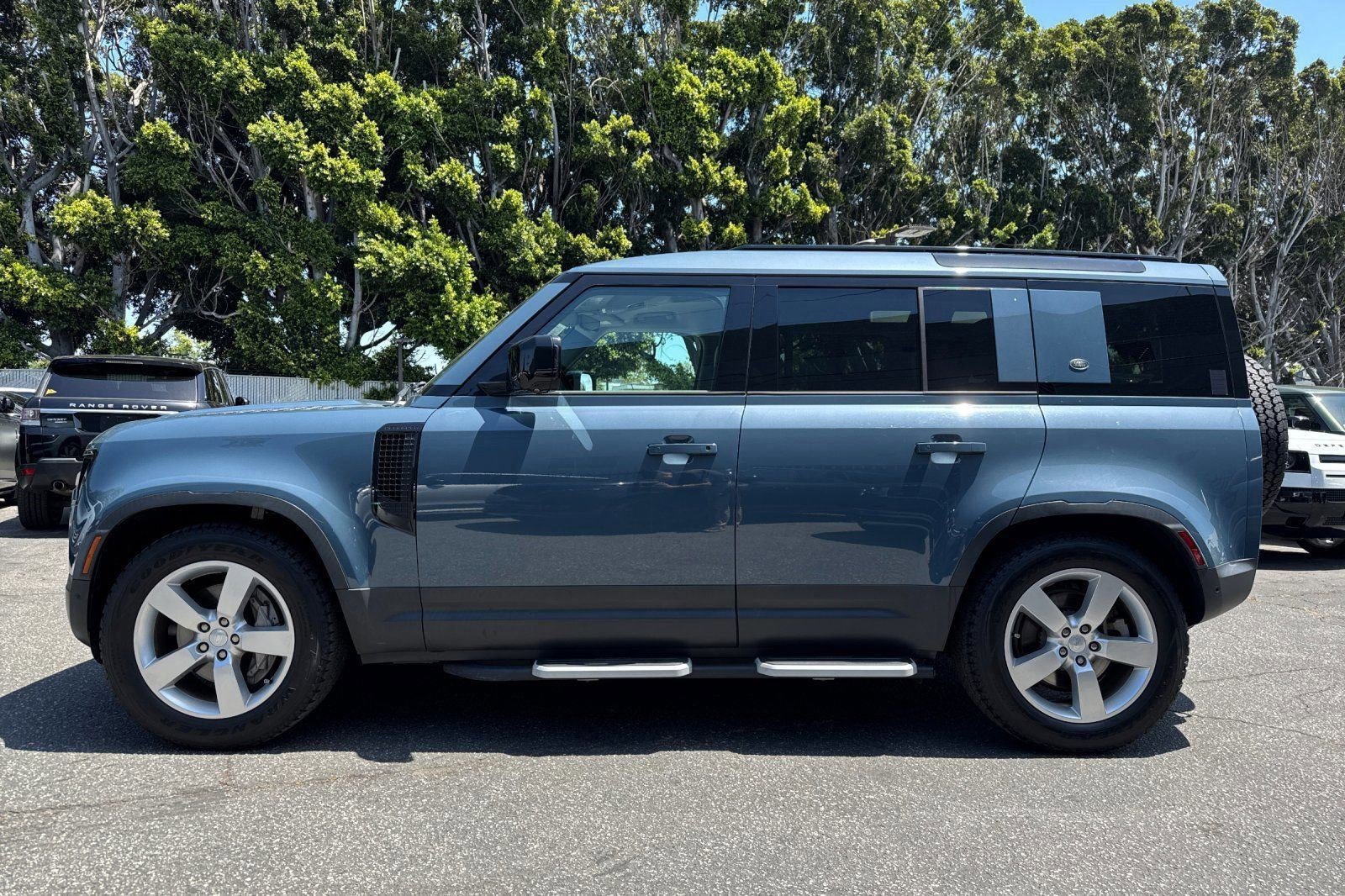 Used 2023 Land Rover Defender 110 SE AWD/4WD image 2