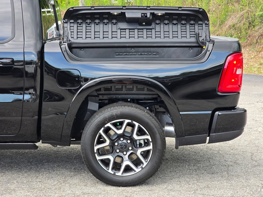 New 2026 RAM 1500 Laramie AWD/4WD image 17