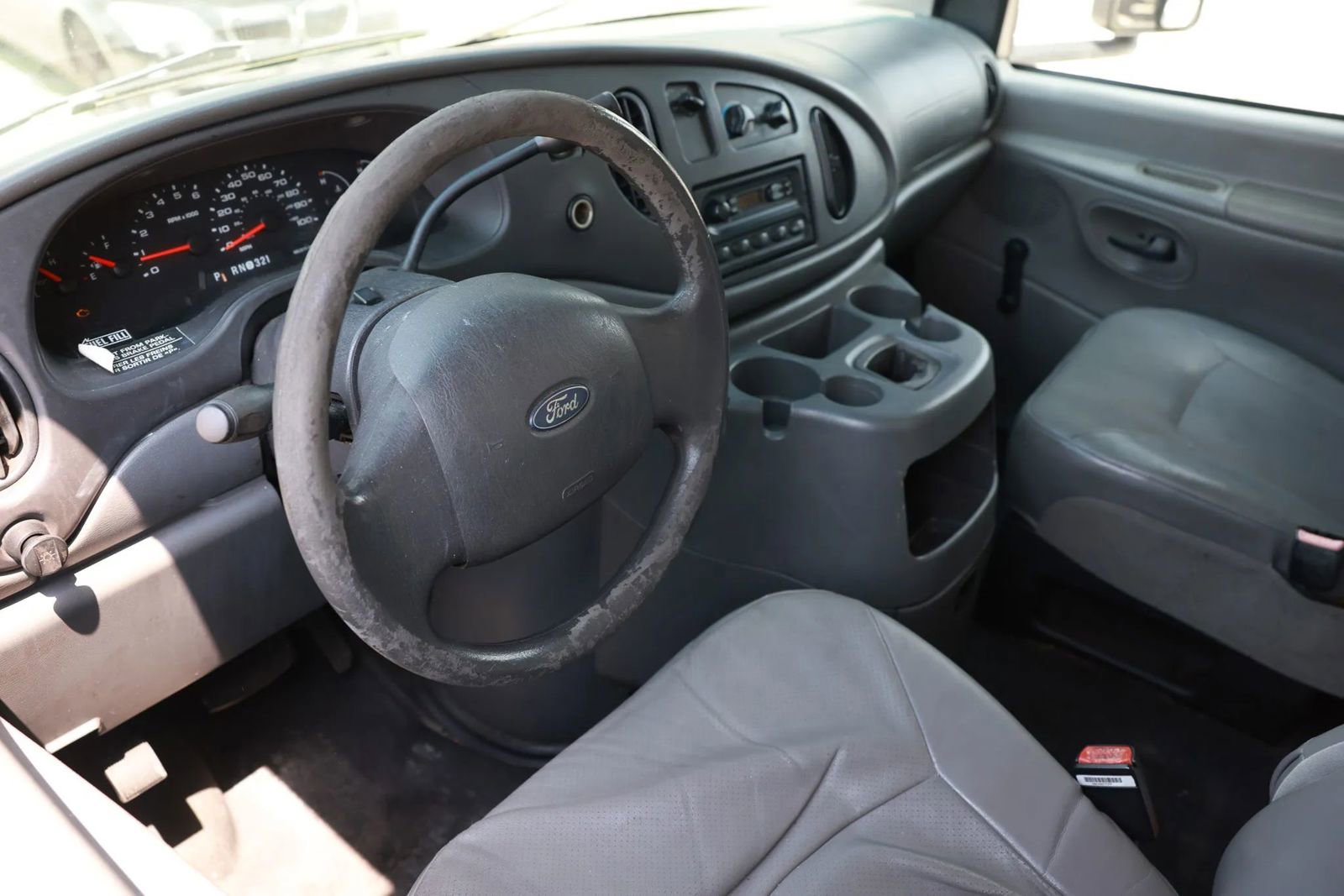 Used 2005 Ford E-350 and Econoline 350 Super Duty image 12