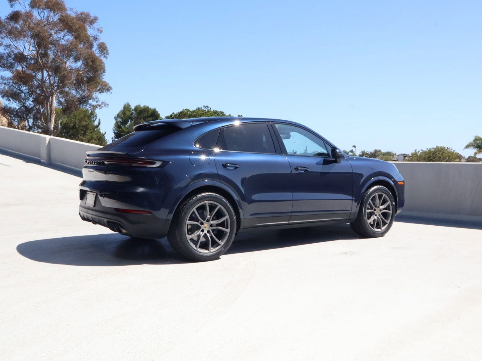 Certified 2024 Porsche Cayenne Coupe AWD/4WD image 8