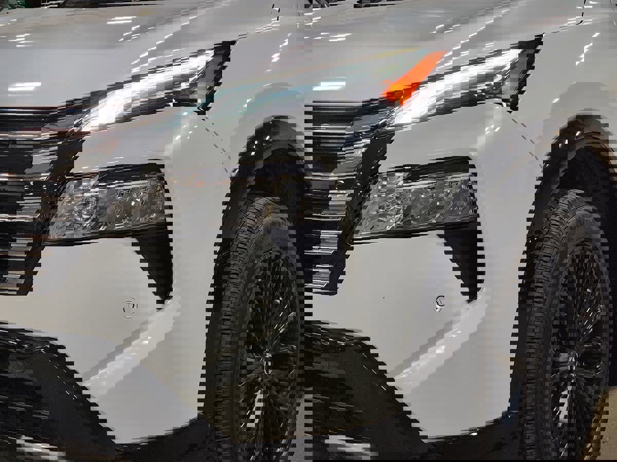 Used 2024 Nissan Rogue Platinum w/ Platinum Premium Package image 14