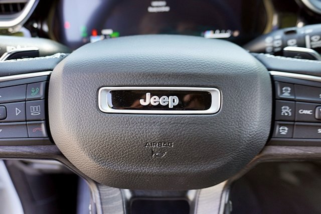 New 2023 Jeep Grand Cherokee Limited 4xe image 40